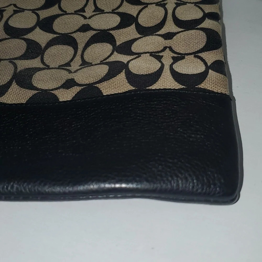 COACH Madison Signature Print Slim File Bag Crossbody Shoulder Bag Black\Tan - Picture 4 of 16